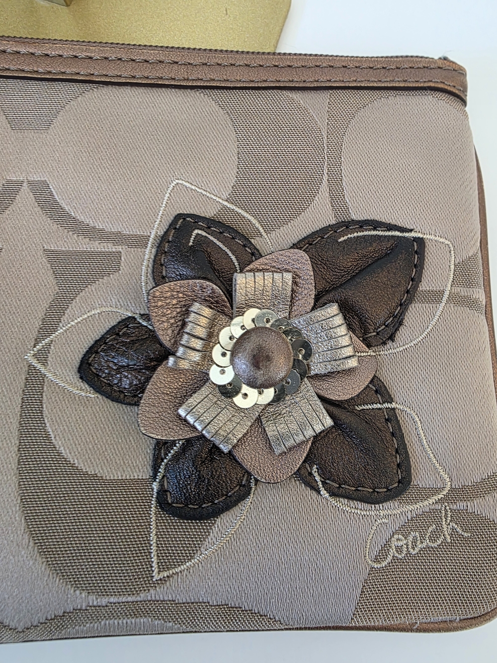 Coach Signature Jacquard 3D Floral Applique Wristlet - Picture 2 of 11